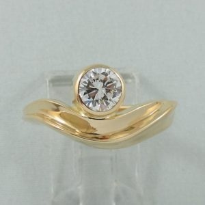 Bague un diamant, 18K jaune, B6867-1