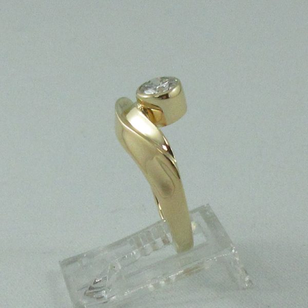 Bague un diamant, 18K jaune, B6867-2