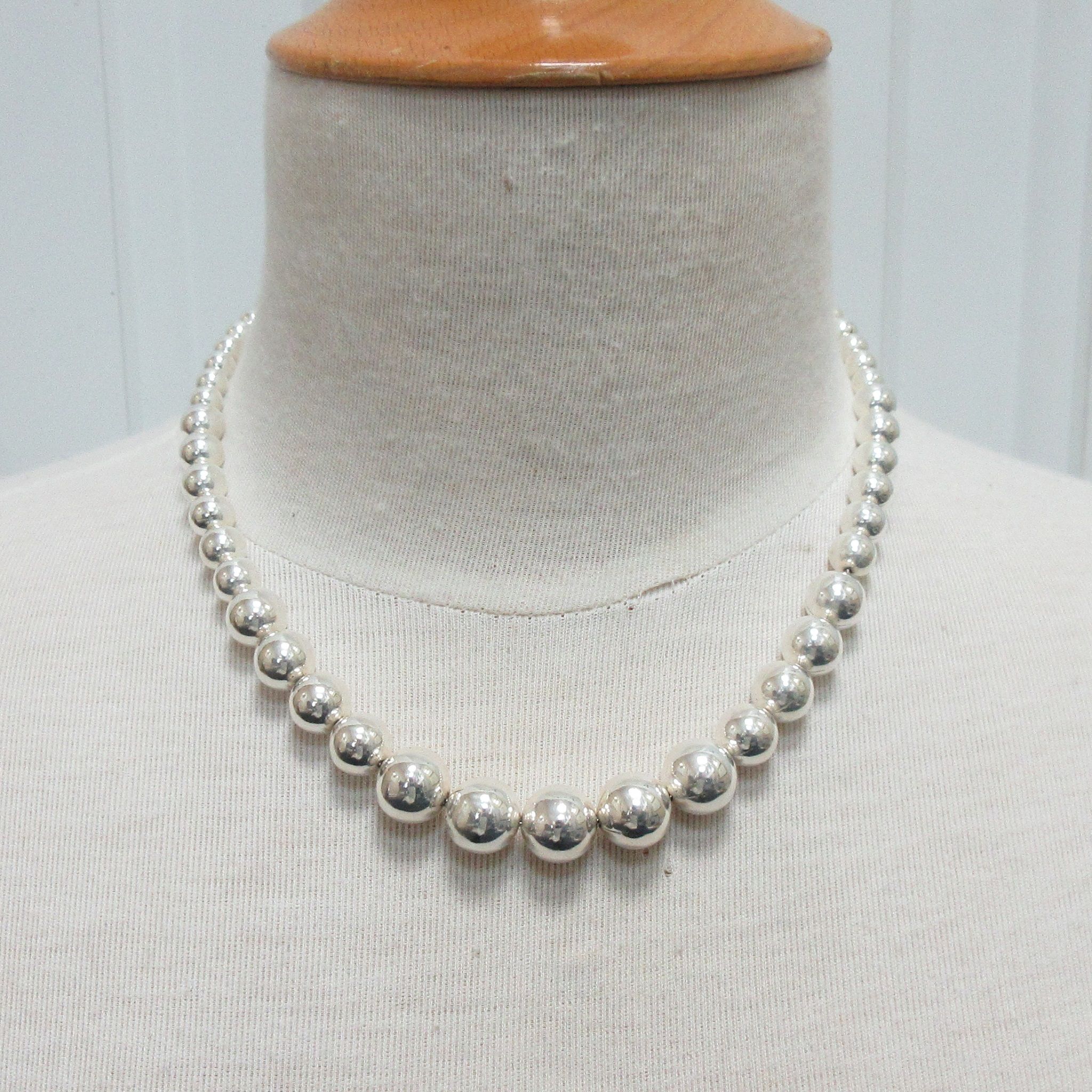 Silver bead necklace - La Boîte à Bijoux