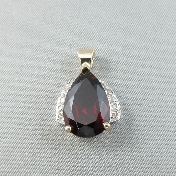 Garnet and diamonds, 10K gold pendant - Image 2