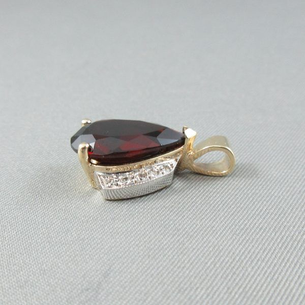 Garnet and diamonds, 10K gold pendant - Image 3