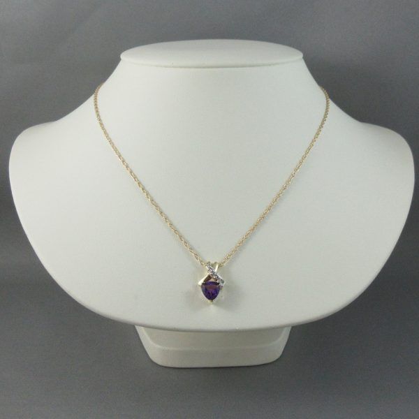 Amethysts and diamonds pendant, earrings and chain, 10K gold - Image 2