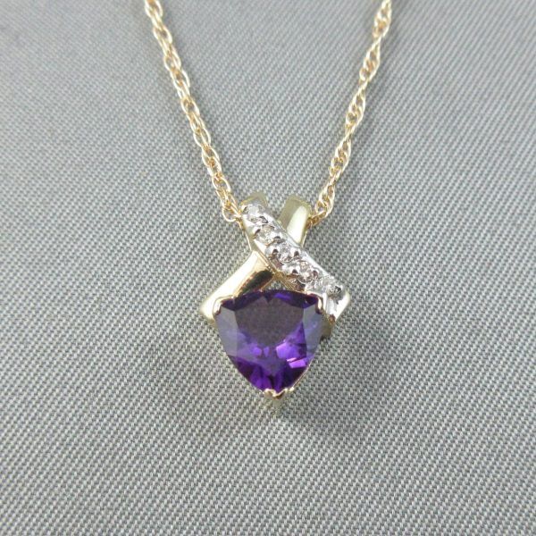 Amethysts and diamonds pendant, earrings and chain, 10K gold - Image 4