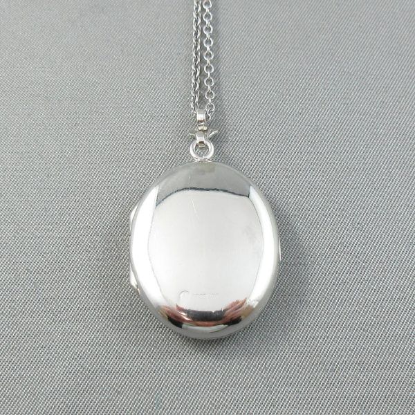 Silver locket pendant and chain - Image 2