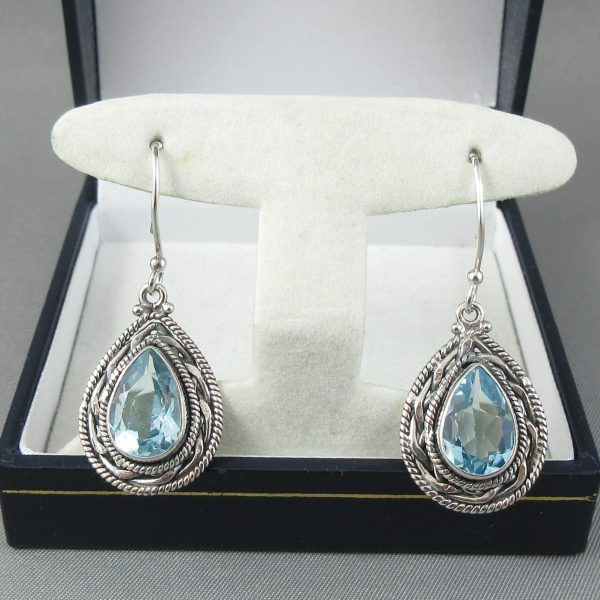 Pendants d'oreilles, topazes bleues, argent