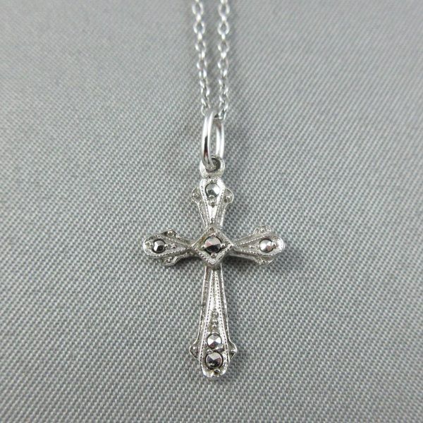 Croix et chaîne, argent