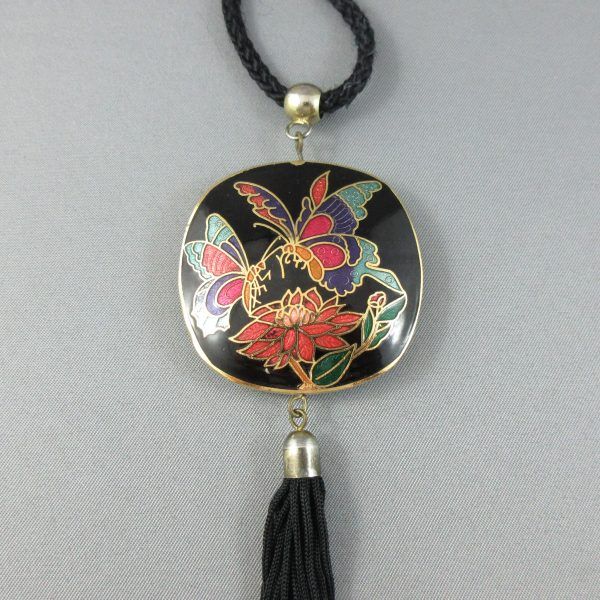 Pendentif émail cloisonné avec cordon noir