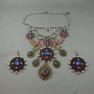 Collier, chameau marocain, BETSEY JOHNSON