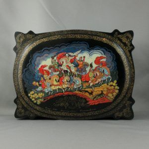 Boîte russe, laquée noir
