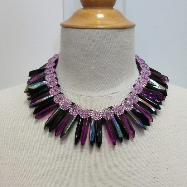 Collier, noir et mauve