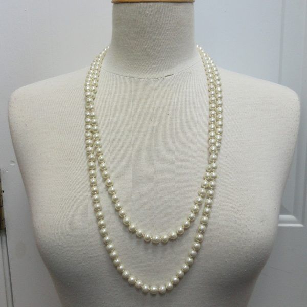 Imitaition pearls, necklaces and 3 earrings - Image 2