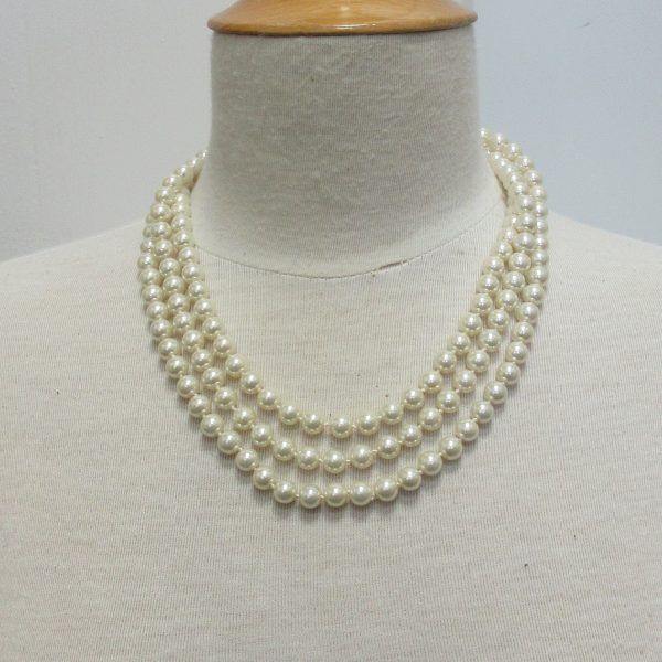Imitaition pearls, necklaces and 3 earrings - Image 3