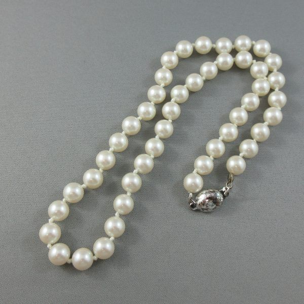 Imitaition pearls, necklaces and 3 earrings - Image 6