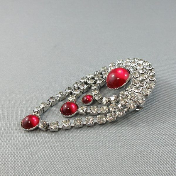 White and red glass brooch and earrings - Image 3