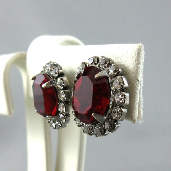 White and red glass brooch and earrings - Image 6