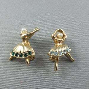 2 petites broches, Coro