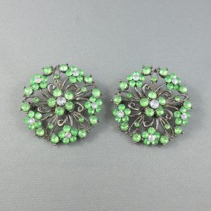 2 broches, verres verts et blancs, fantaisie