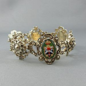 Bracelet, Coro