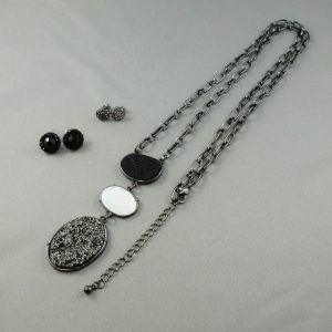 Necklace and 2 earrings