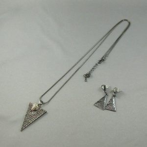 Necklace and drop earrings