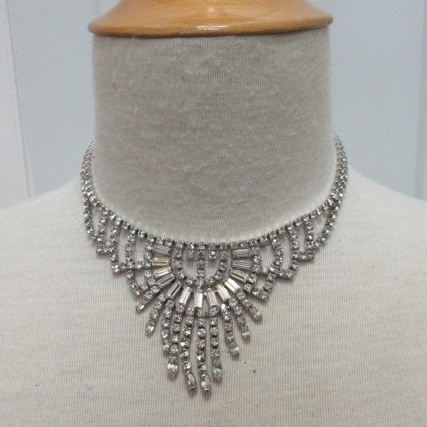 Necklace, bracelet and brooch, white glass - Image 3