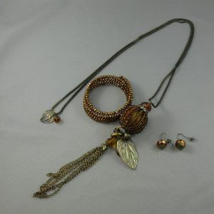 Necklace, bracelet and drop earrings