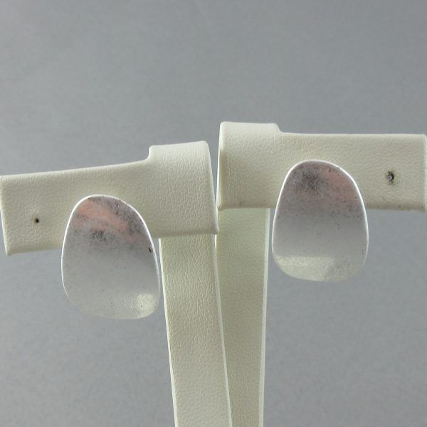 6 stud earrings - Image 6