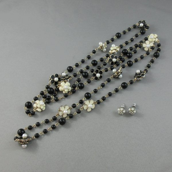 Long necklace and stud earrings, imitation pearls
