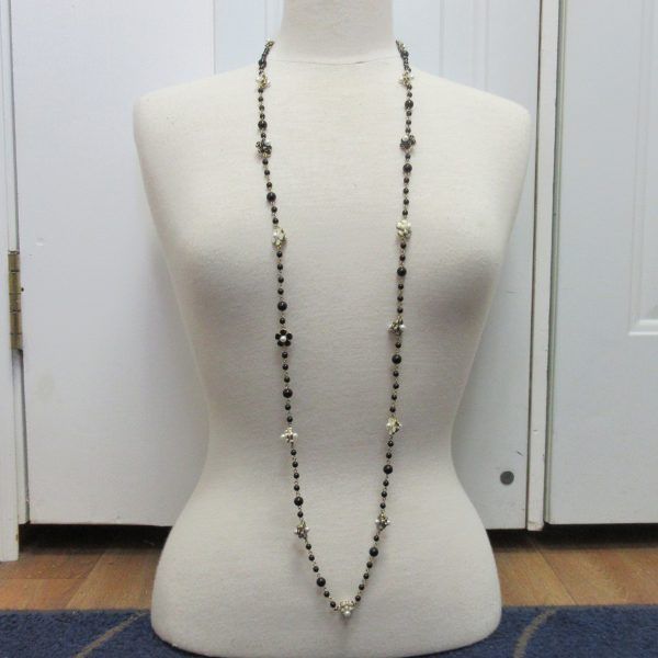 Long necklace and stud earrings, imitation pearls - Image 3