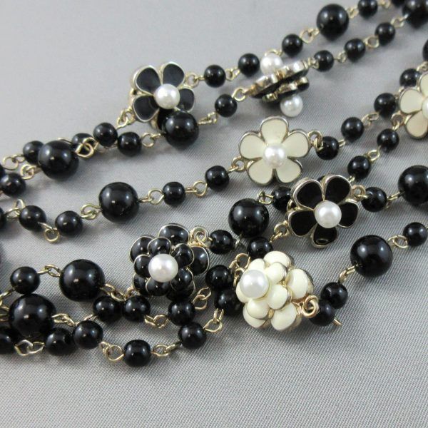 Long necklace and stud earrings, imitation pearls - Image 4