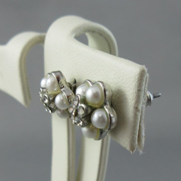 Long necklace and stud earrings, imitation pearls - Image 6